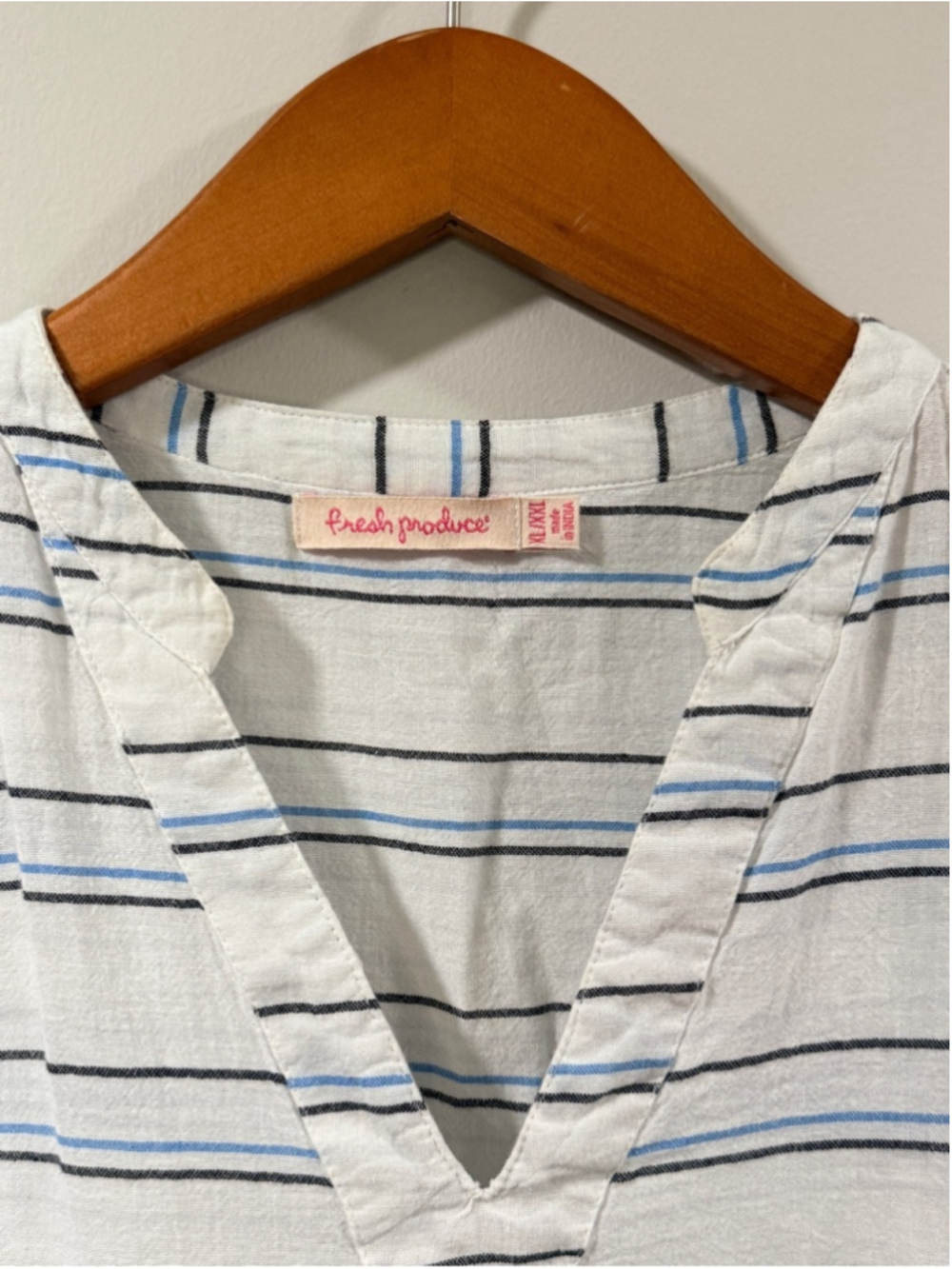 fresh produce Women’s White Tunic with Navy and Light Blue Stripes Size XL/XXL - Picture 2 of 9